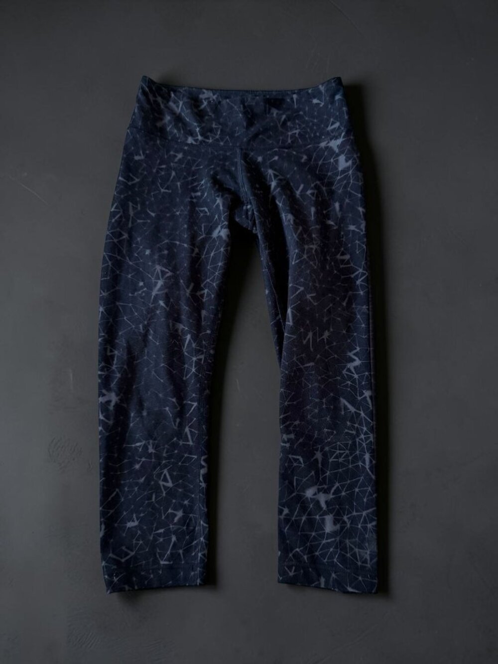 LULULEMON Black Patterned Crop Leggings Size 4
